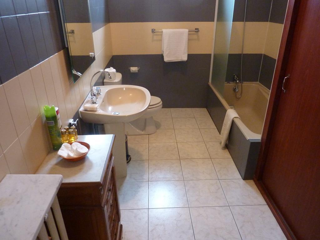 Maison Bellevue Bed & Breakfast Carcassonne Oda fotoğraf